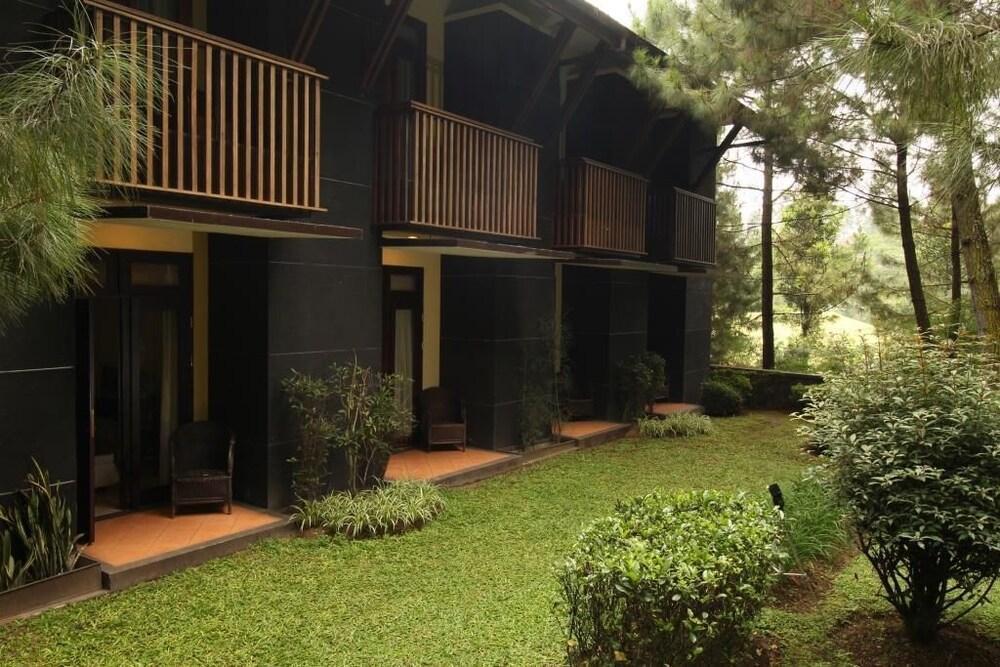 Puteri Gunung Hotel Lembang Εξωτερικό φωτογραφία
