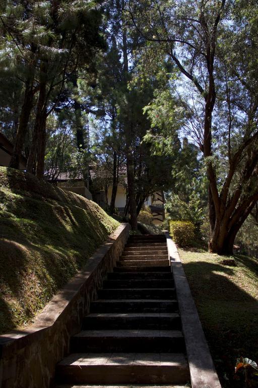 Puteri Gunung Hotel Lembang Εξωτερικό φωτογραφία