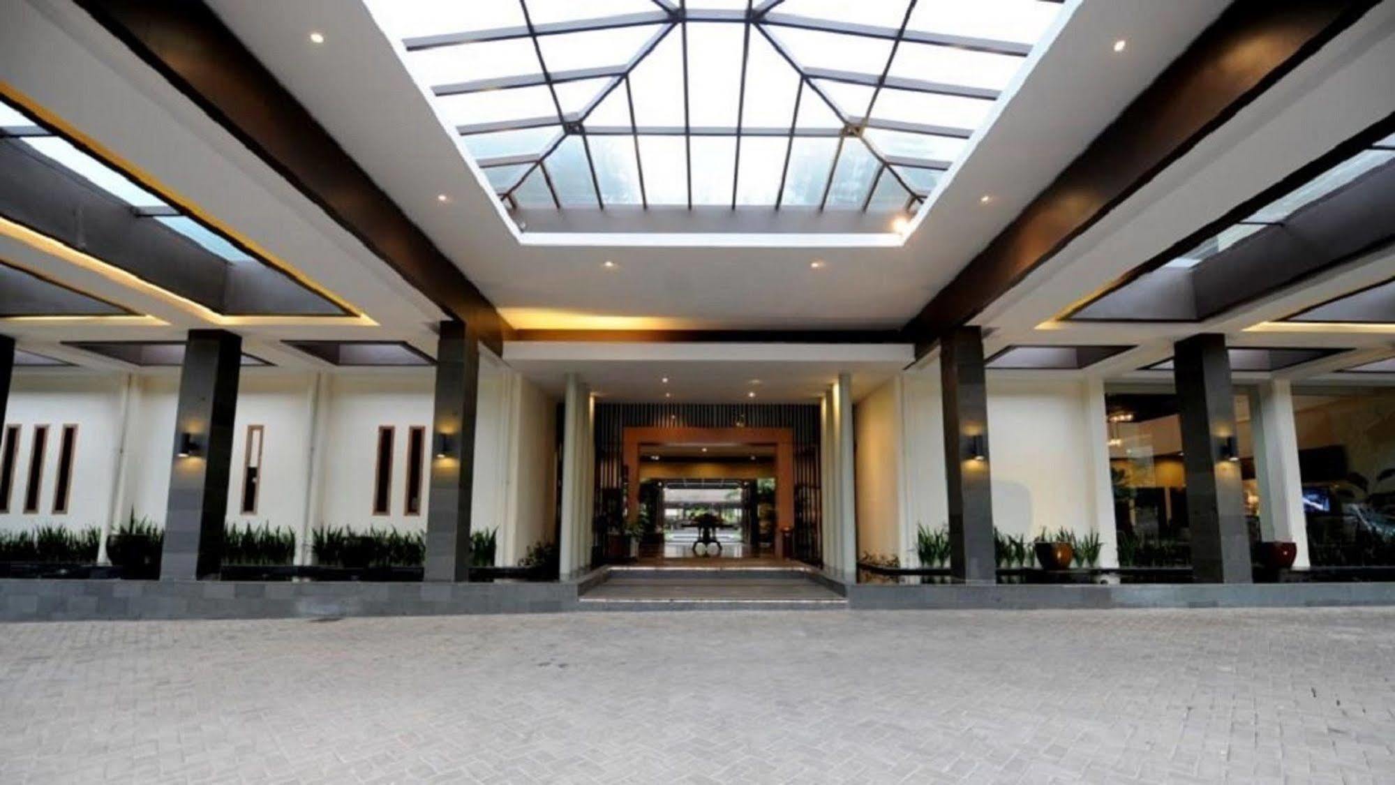 Puteri Gunung Hotel Lembang Εξωτερικό φωτογραφία