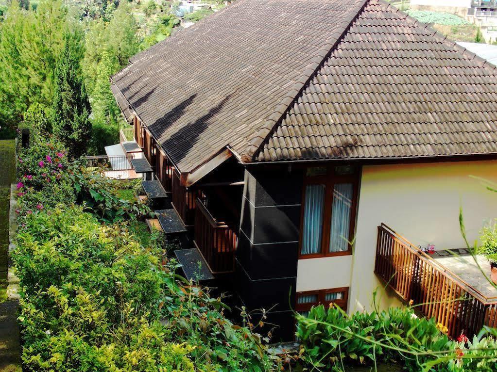 Puteri Gunung Hotel Lembang Εξωτερικό φωτογραφία