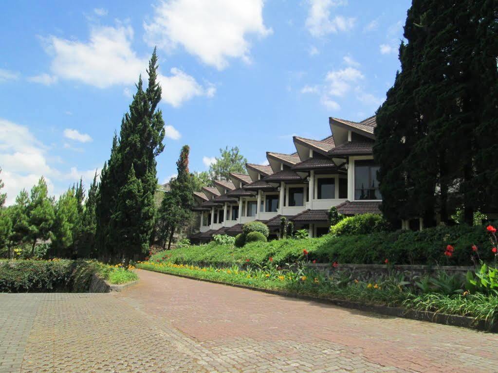 Puteri Gunung Hotel Lembang Εξωτερικό φωτογραφία